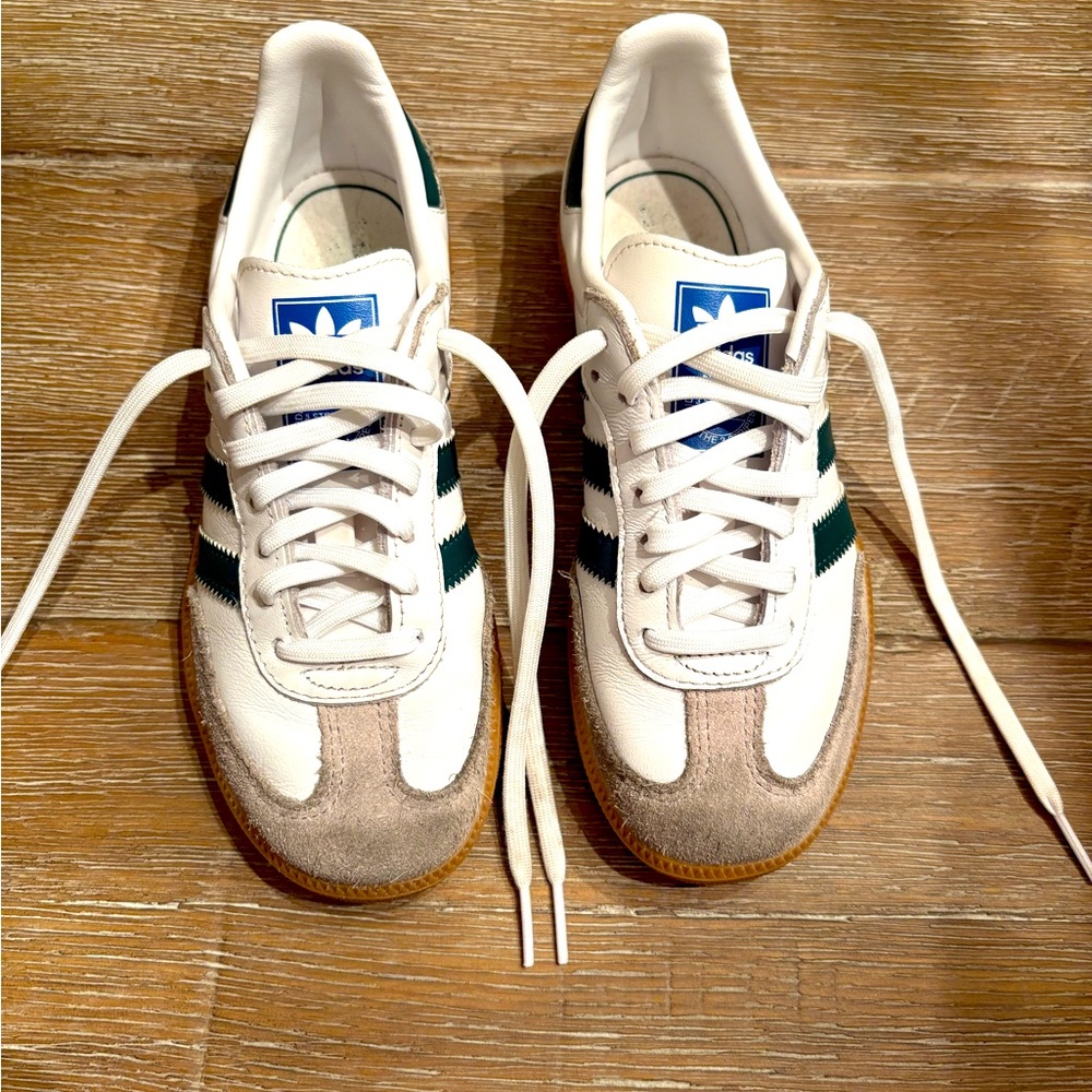 Adidas White and Green Classic Sneakers EUC Kids 1.5